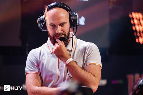 2023年奥林匹克电竞周圆满结束 吴静钰与女儿共同庆祝